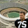 howie-long-veterans-stadium