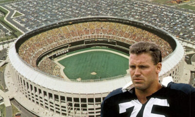 howie-long-veterans-stadium